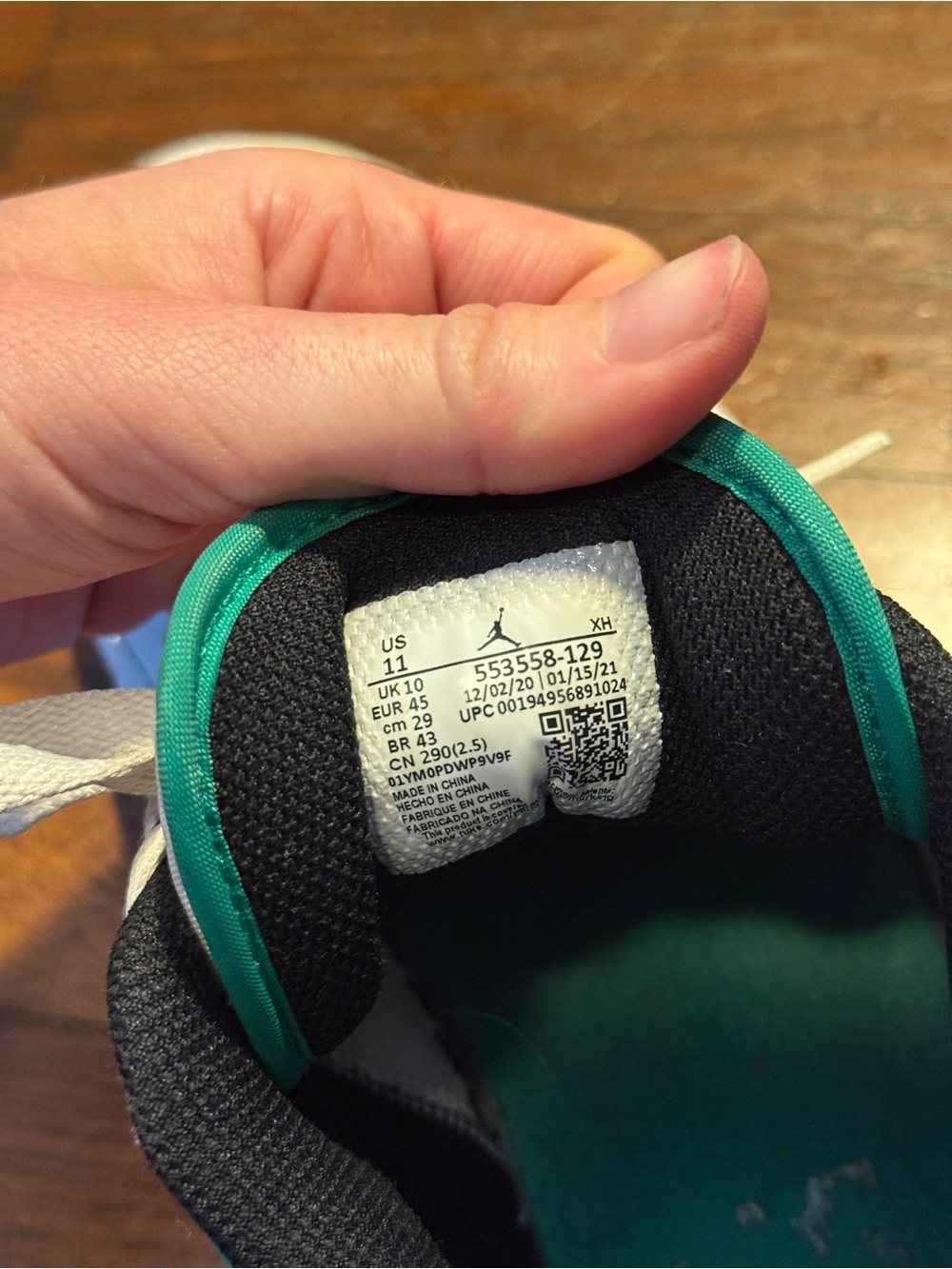 Jordan 1 Lows in Green and White - Picture 7 of 8